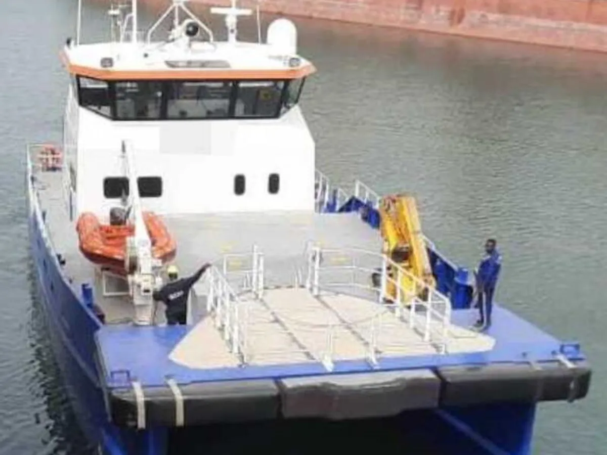 Barco de tripulação à venda