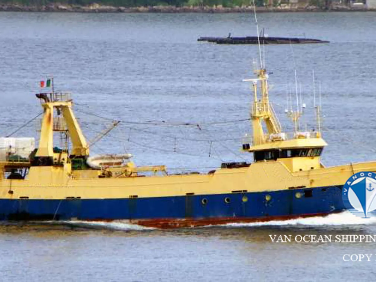 Navio de pesca de arrasto à venda