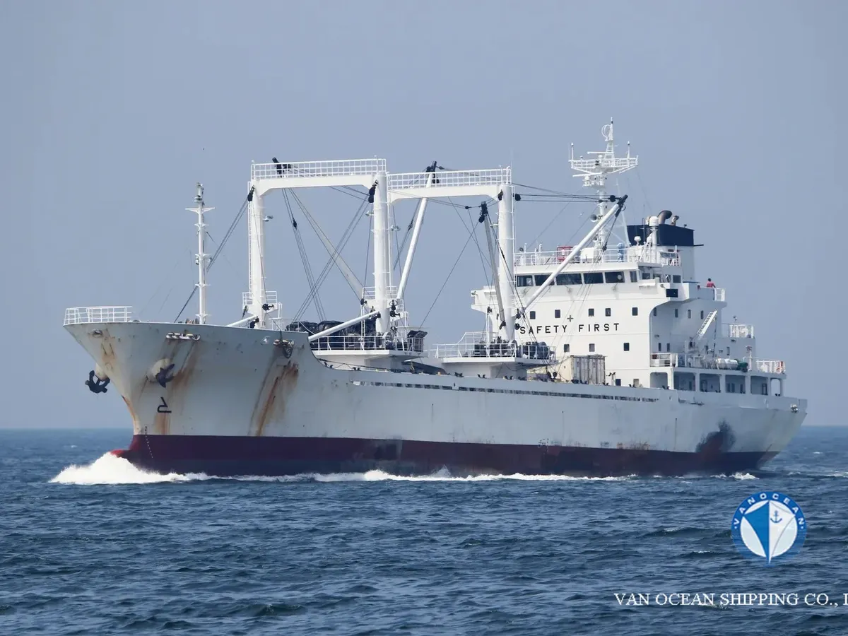 Navio frigorífico à venda