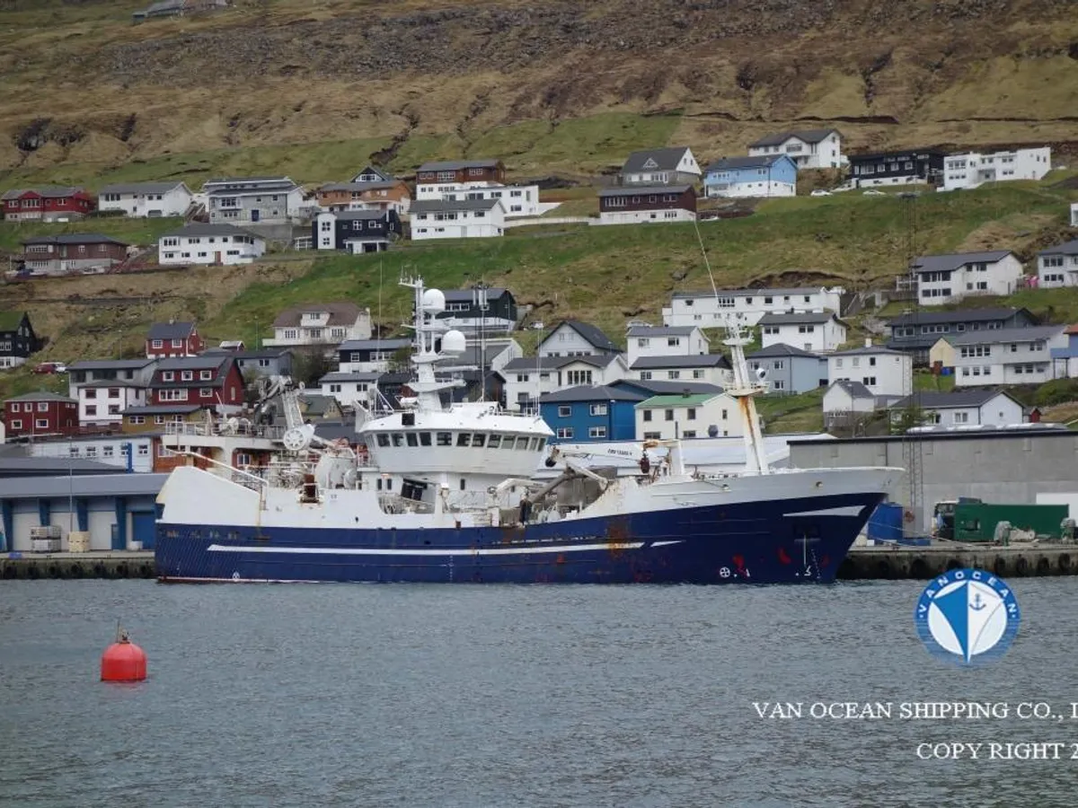 Navio de pesca de arrasto à venda