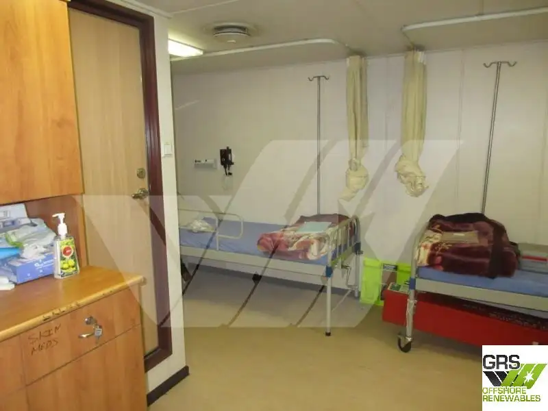 Navio de abastecimento à venda