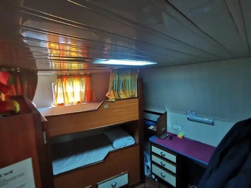 Navio de abastecimento à venda