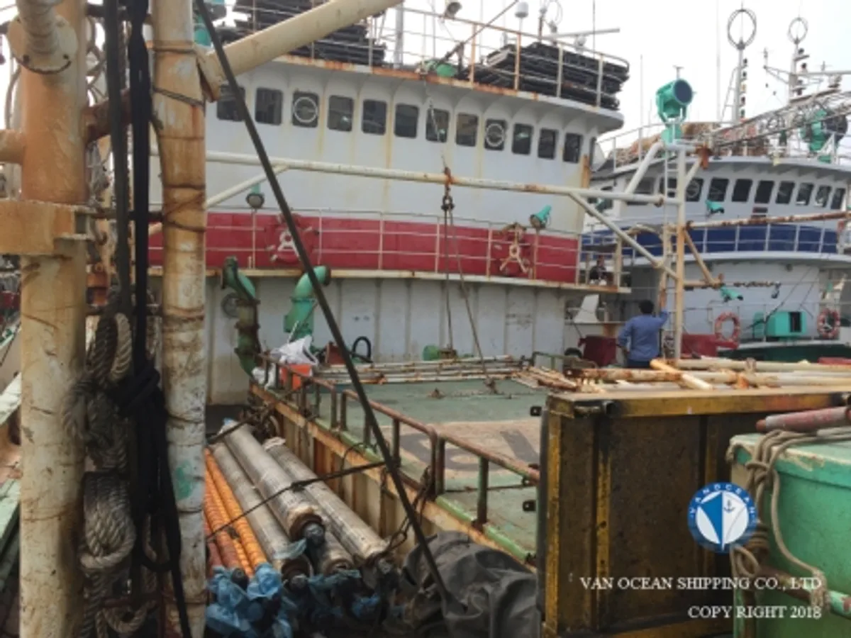 Navio de pesca de lula com anzol à venda