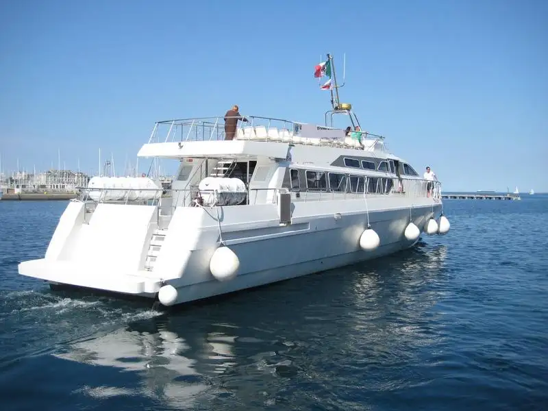 Navio de passageiros à venda