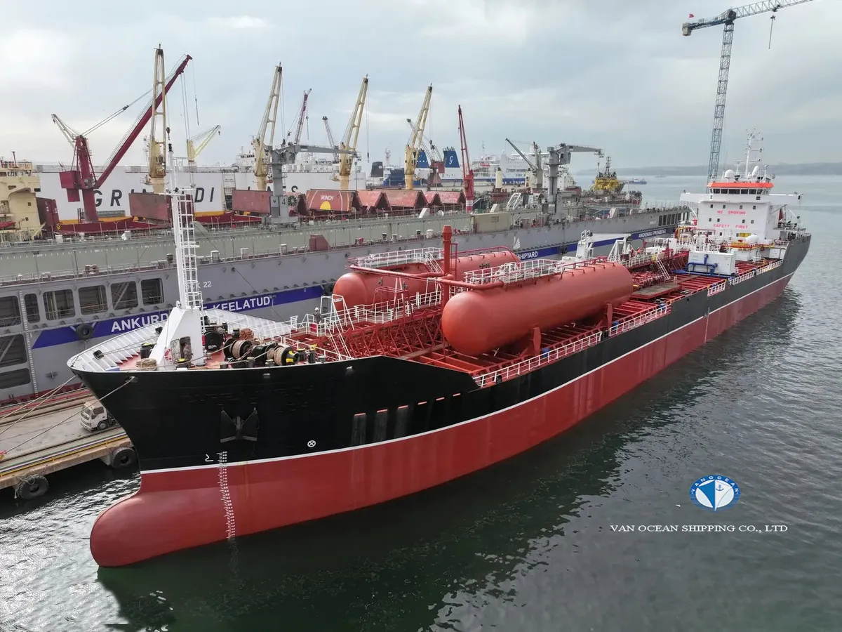 Navio-tanque de óleo/produtos químicos à venda