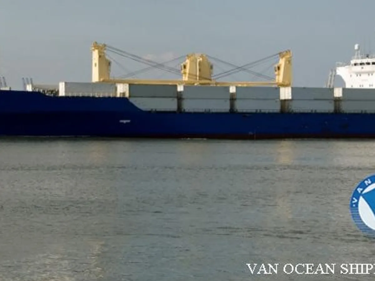 Navio frigorífico à venda