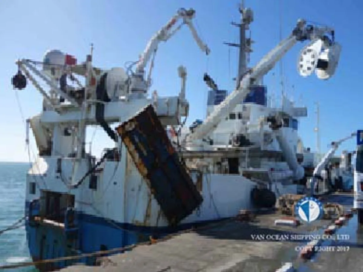 Navio de pesca de arrasto à venda