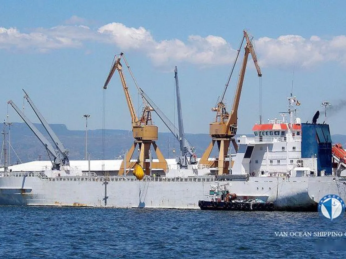 Navio frigorífico à venda