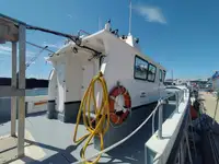 Barco de tripulação à venda