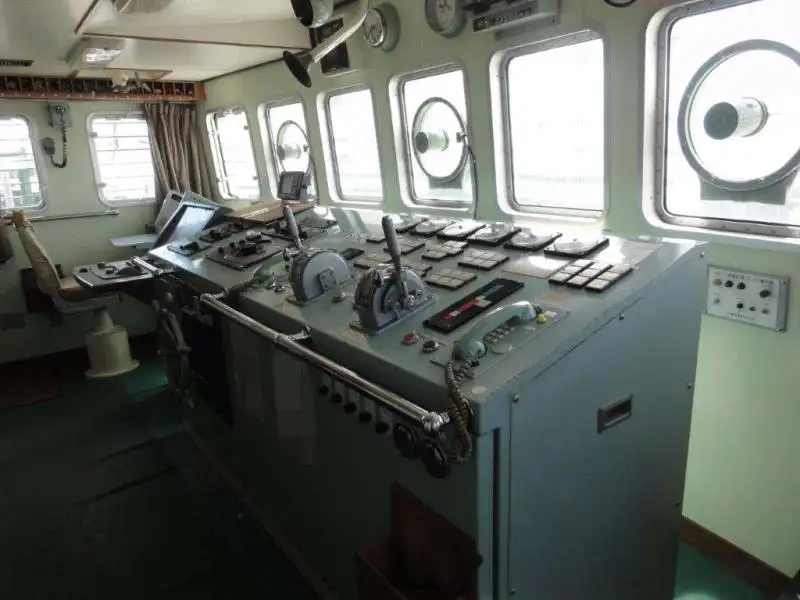 Navio de abastecimento à venda