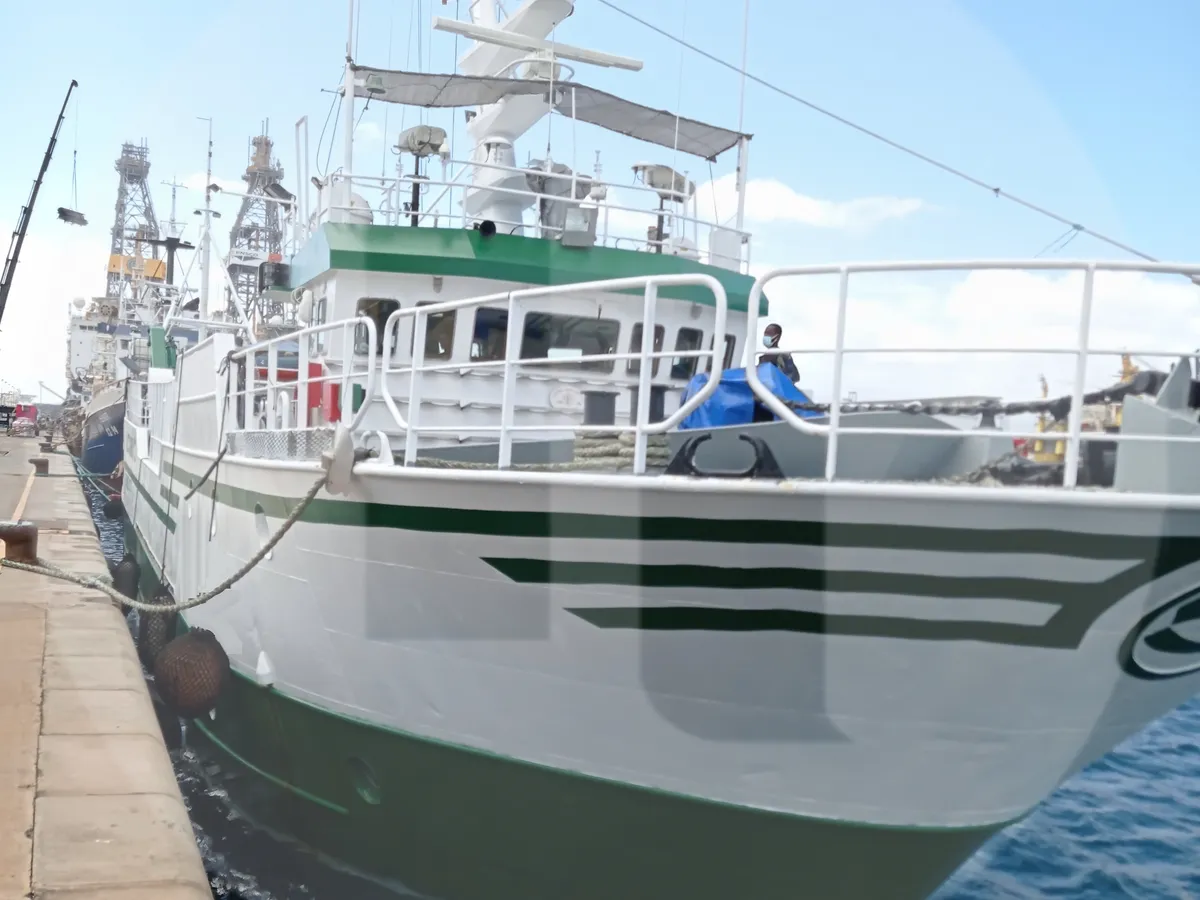 Navio de pesca à venda