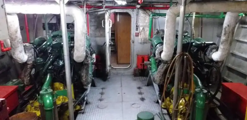 Barco de tripulação à venda