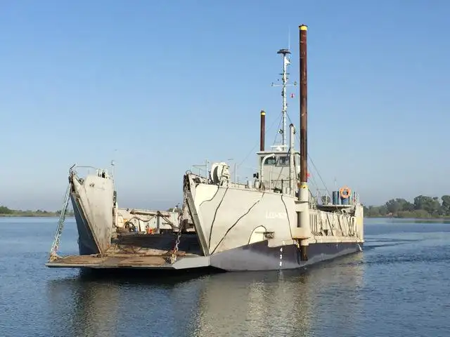 Balsa de desembarque, tanque à venda