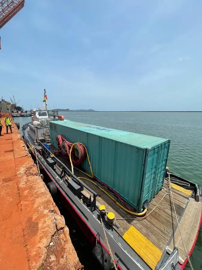 Navio porta-contêineres à venda