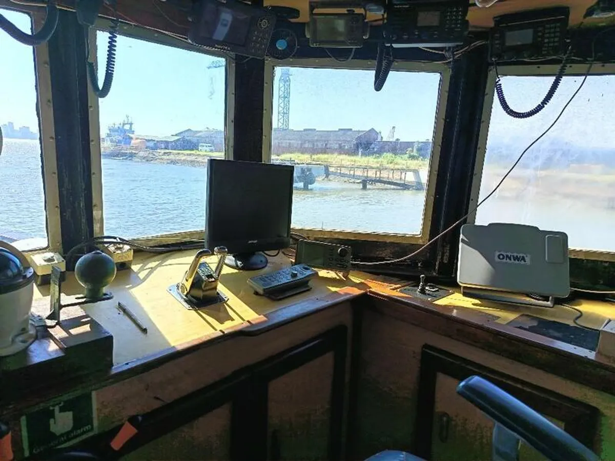 Navio de abastecimento à venda