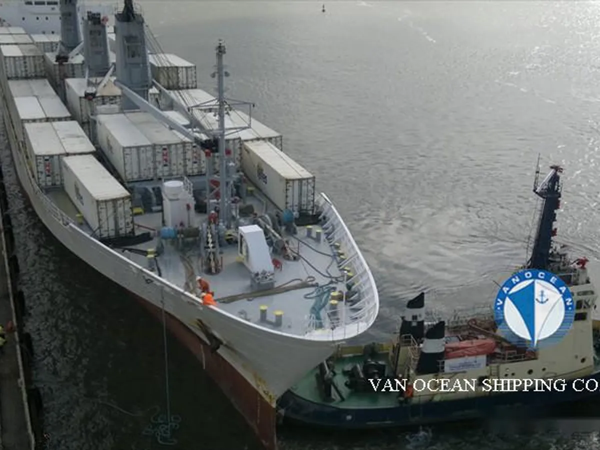 Navio frigorífico à venda