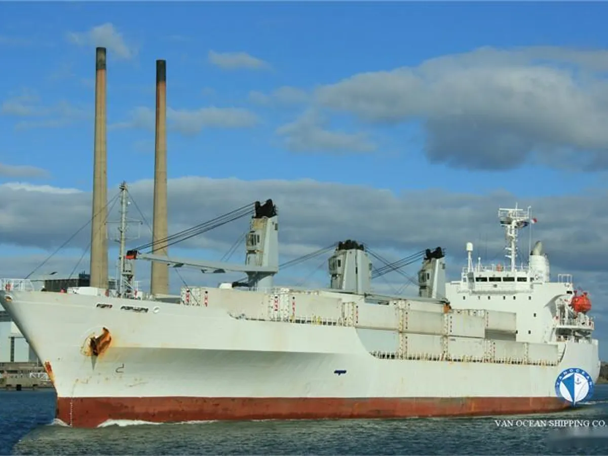 Navio frigorífico à venda