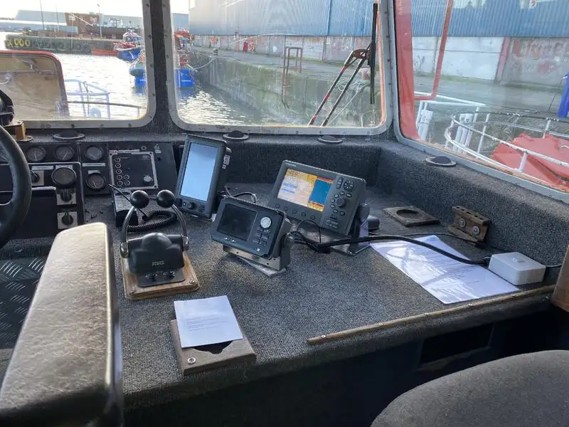 Barco de tripulação à venda