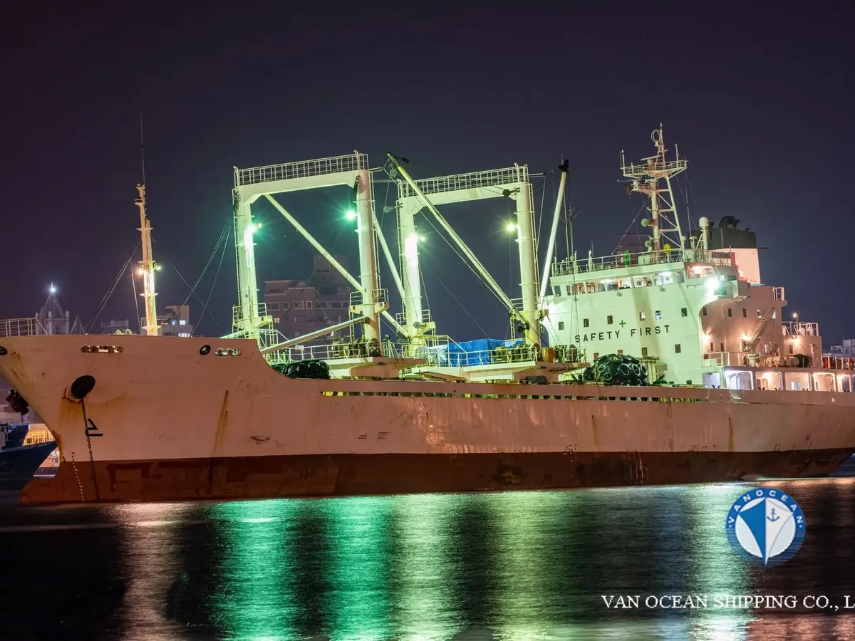 Navio frigorífico à venda
