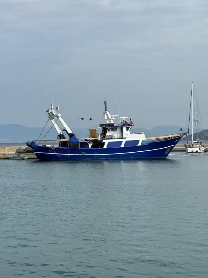 Navio de pesca de arrasto à venda