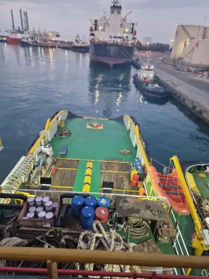 Navio de abastecimento à venda