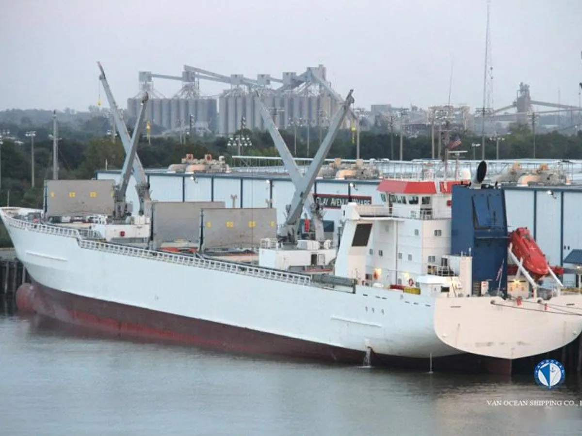 Navio frigorífico à venda