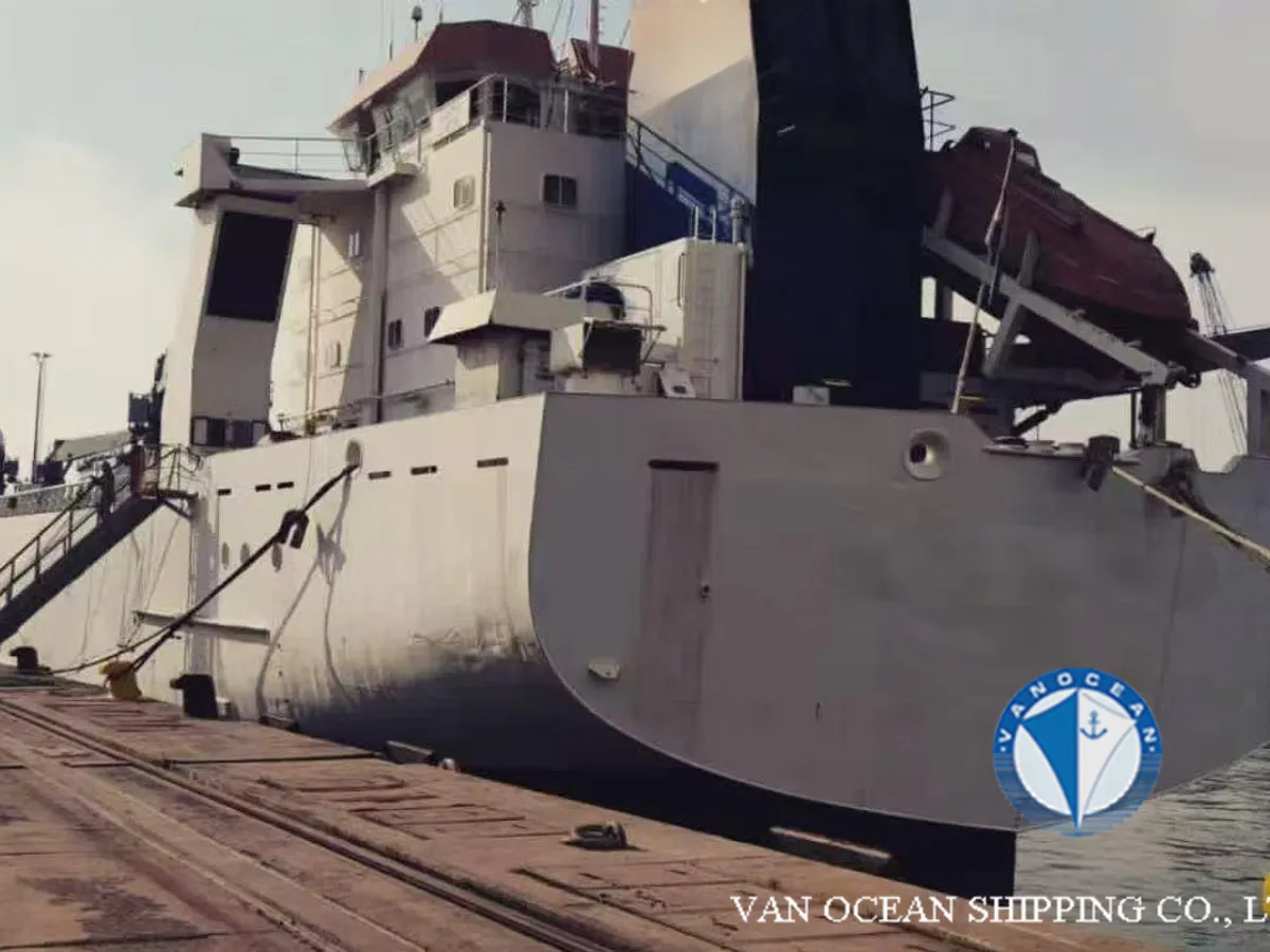 Navio frigorífico à venda