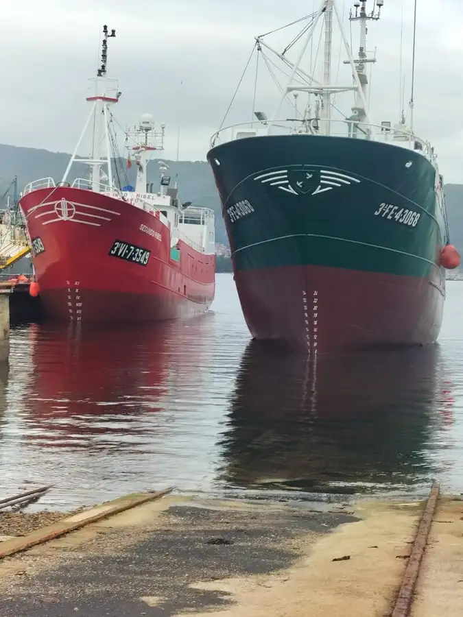 Navio de pesca de arrasto à venda
