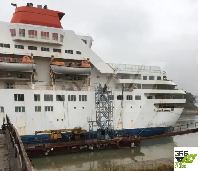 Navio de cruzeiro à venda