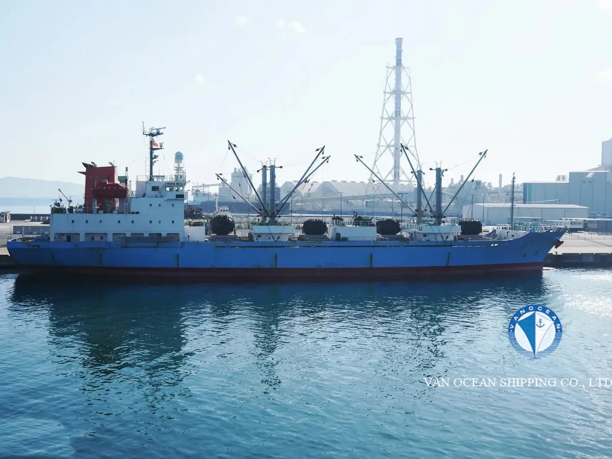 Navio frigorífico à venda