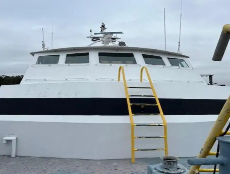 Barco de tripulação à venda