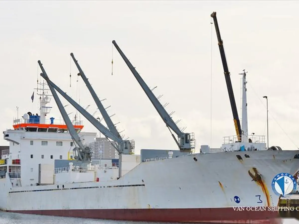Navio frigorífico à venda