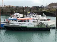 Barco de tripulação à venda
