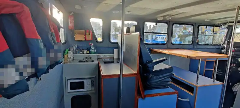 Navio porta-contêineres à venda