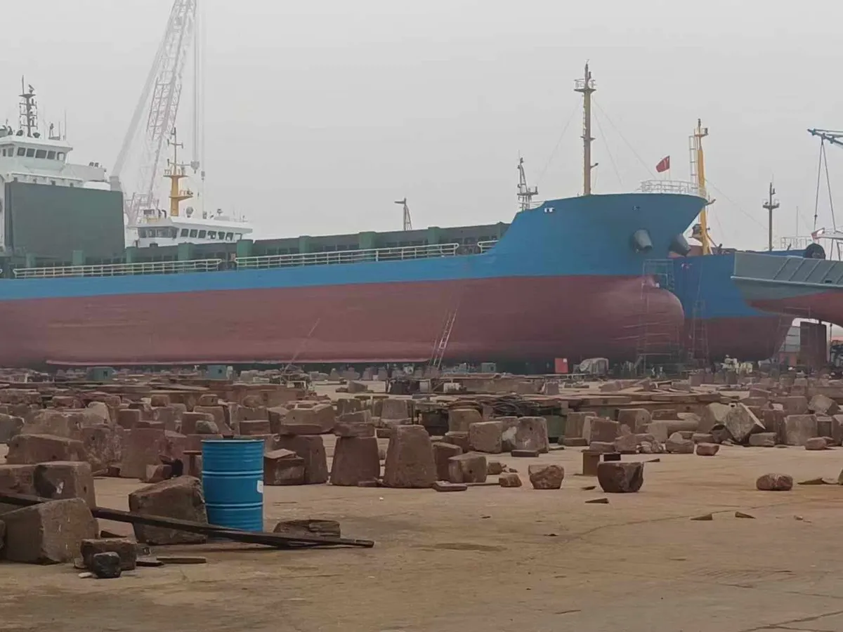 Navio porta-contêineres à venda