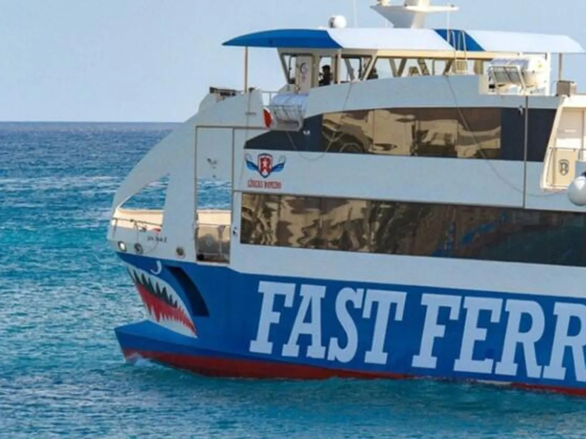 Navio de transporte de passageiros (Ferry) à venda