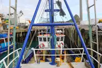 Navio transportador de GNL à venda