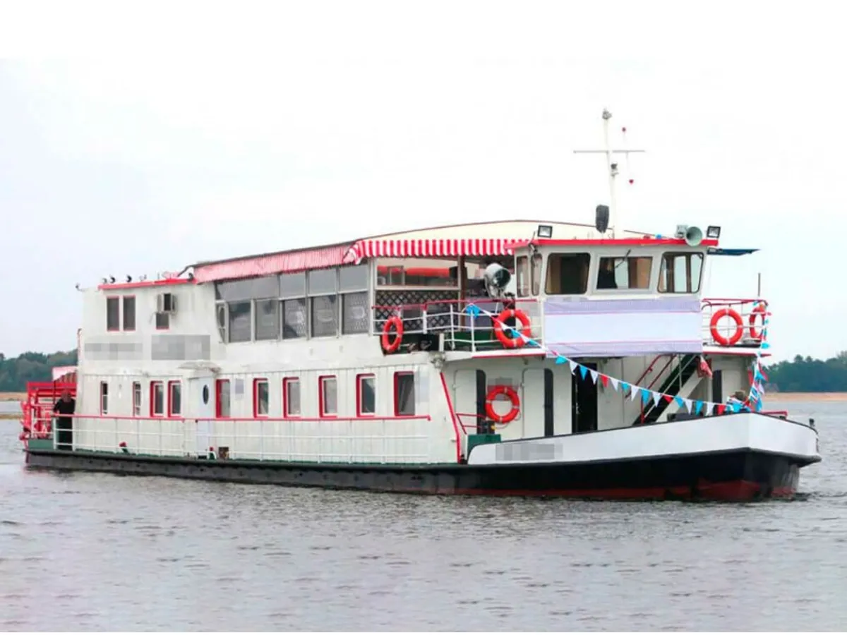 Navio porta-contêineres à venda