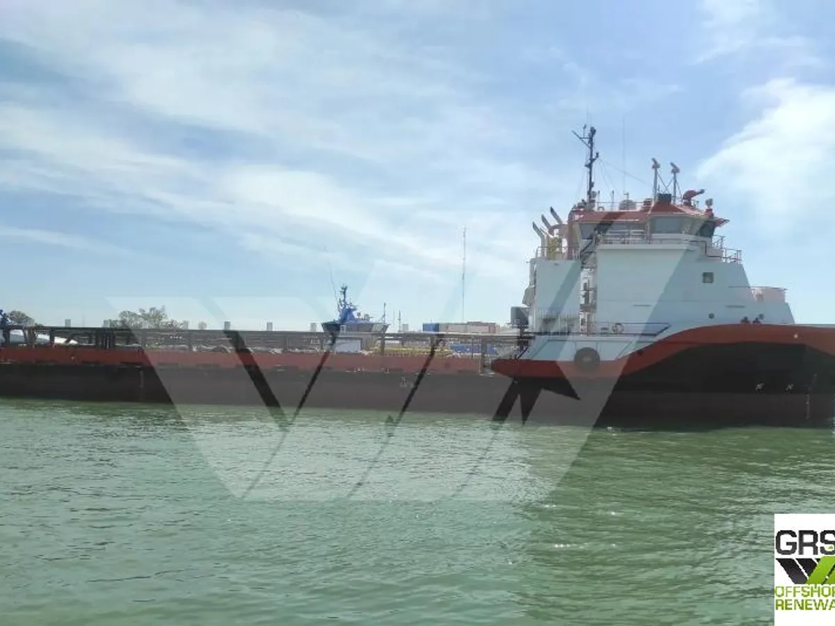 Navio de abastecimento à venda