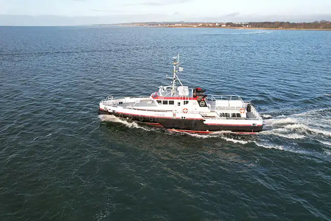 Barco de tripulação à venda