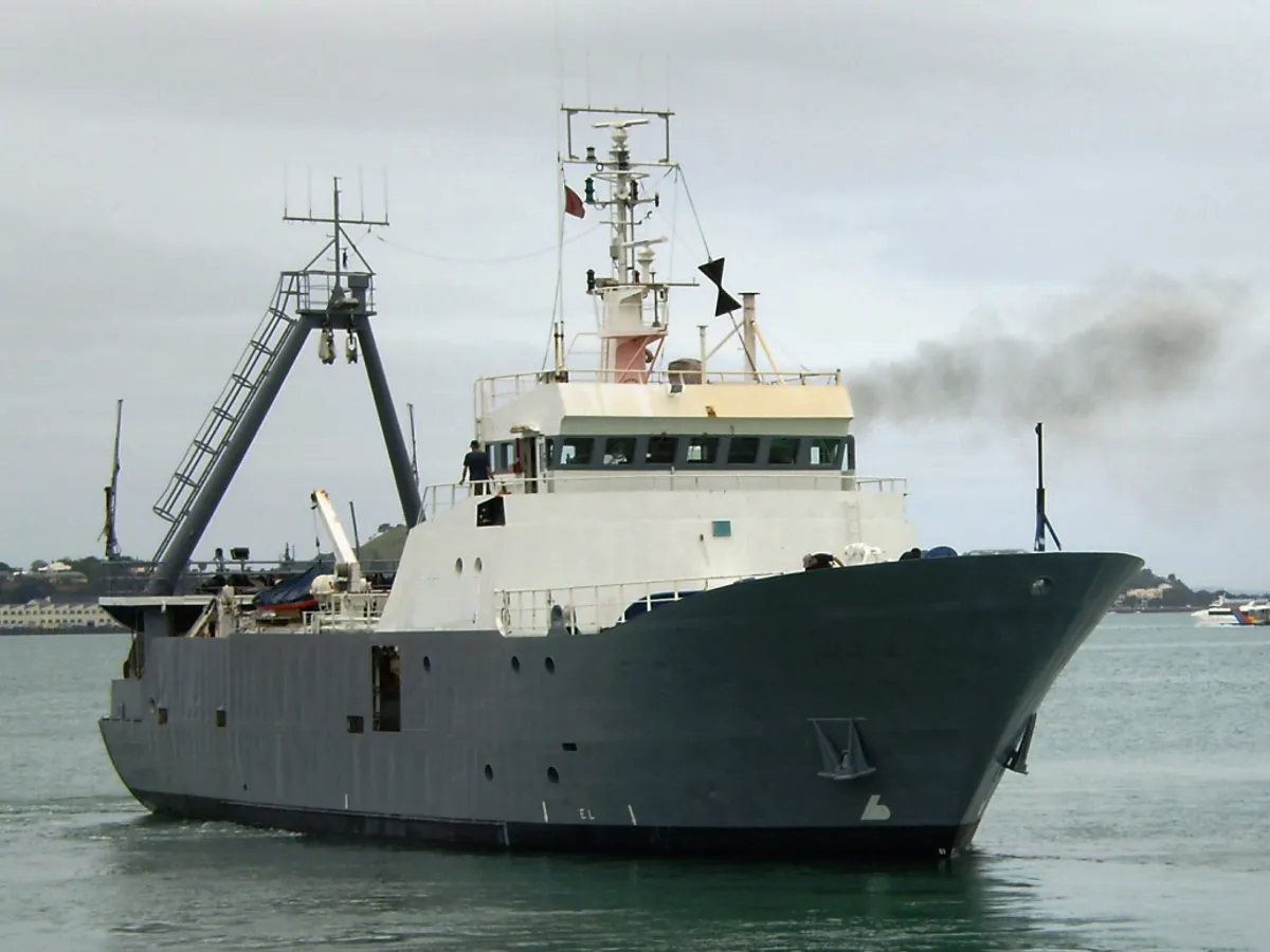 Navio de pesca de arrasto à venda
