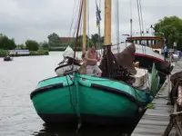 Barcaça à venda