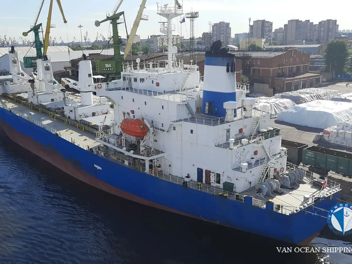 Navio frigorífico à venda