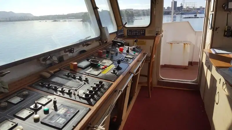 Navio porta-contêineres à venda