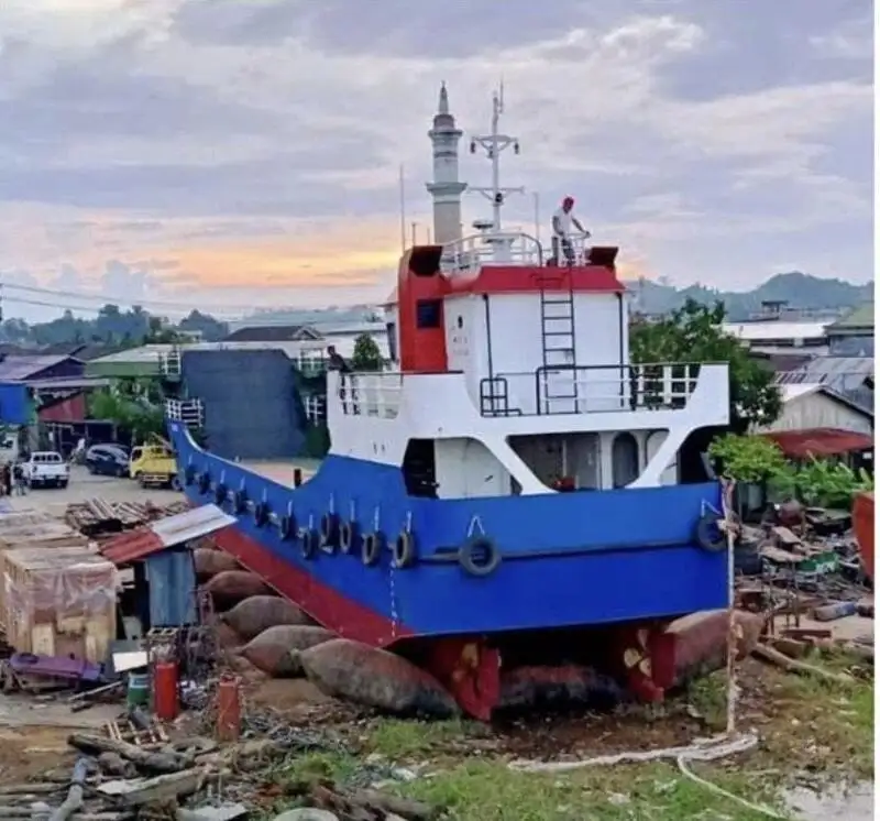 Balsa de desembarque, tanque à venda
