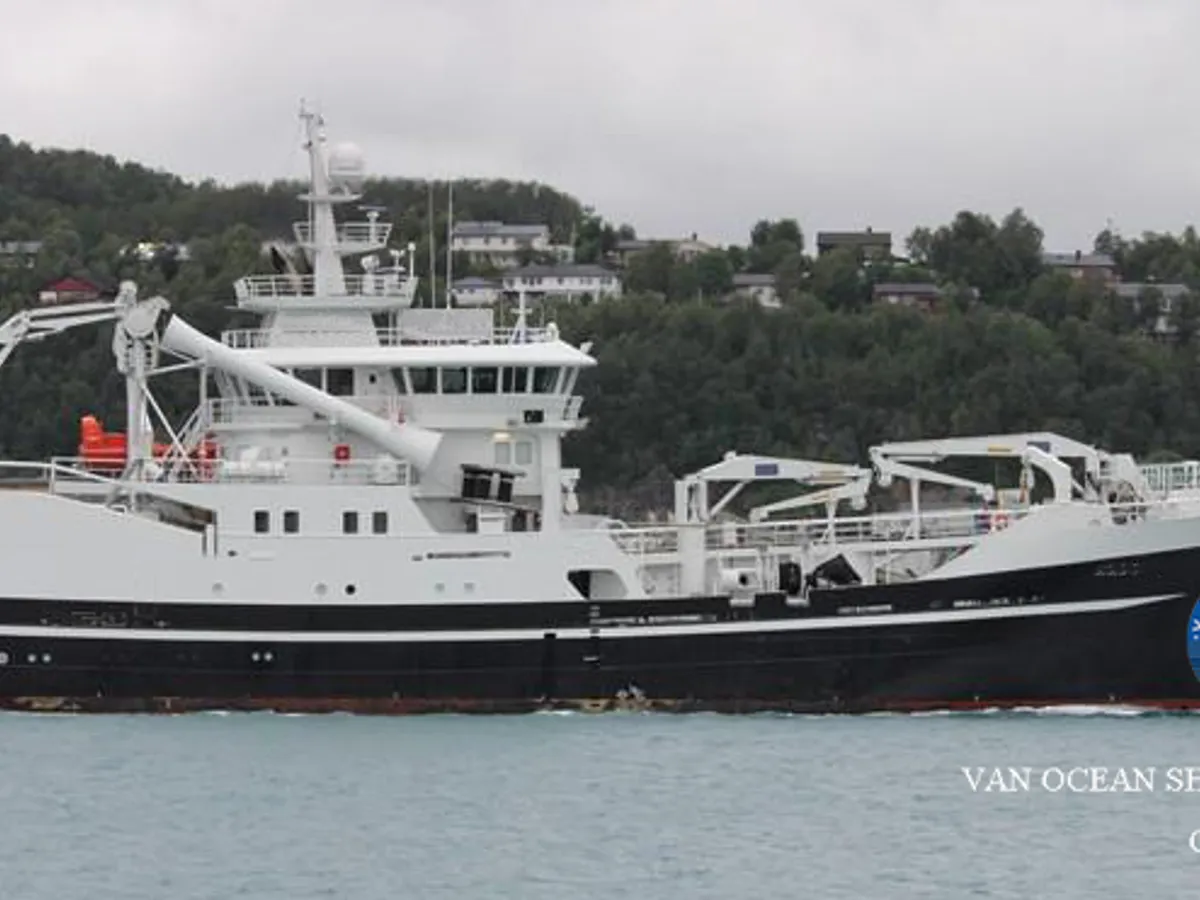 Navio de pesca de arrasto à venda