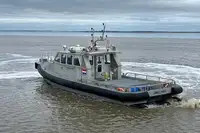 Barco de tripulação à venda