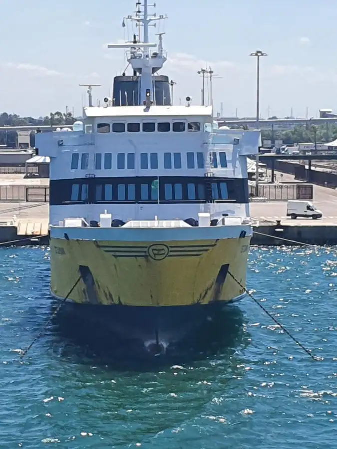 Navio RoPax à venda