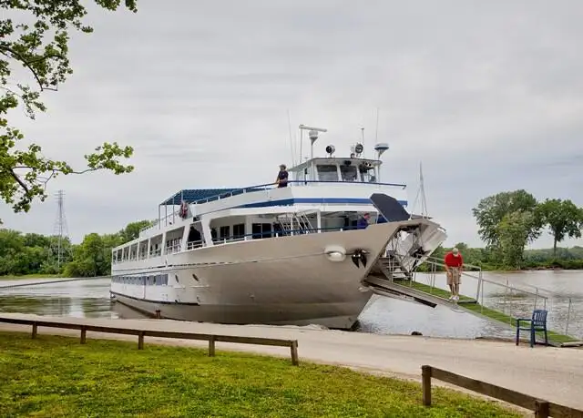 Navio de cruzeiro à venda