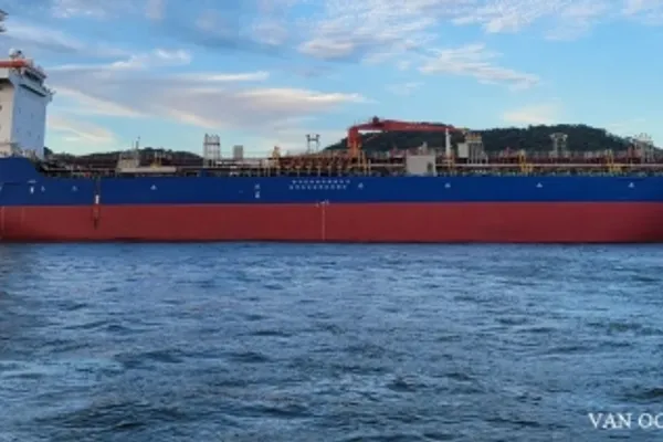Oil/Chemical tanker for sale